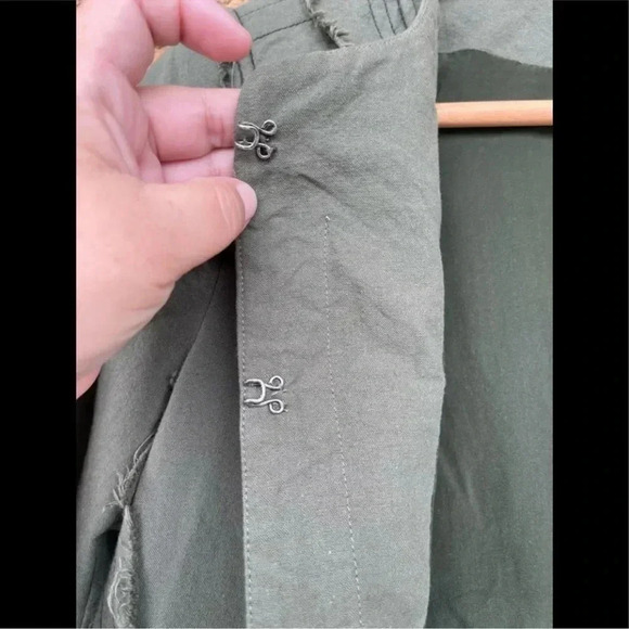 Elizabeth and James
Olive DistressedMilitaryJacket size 0 - Picture 4 of 10